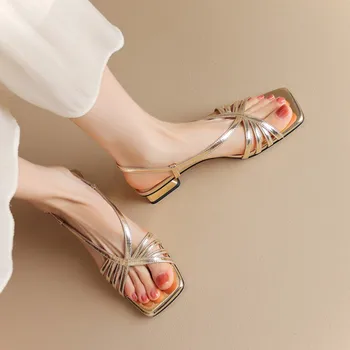 Модные женские босоножки 2023 года, золотые и серебряные римские сандалии на тонком низком каблуке, Летние сандалии-гладиаторы для отдыха, обувь с узким ремешком