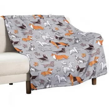 Оригами собачки друзья // серое льняное текстурированное одеяло на заднем плане, одинарное одеяло, пушистое одеяло